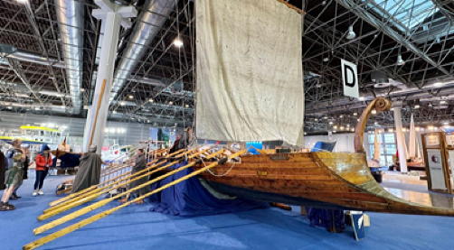 Römerschiff auf der Yacht-Sportmesse