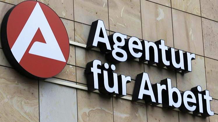 Arbeitslosigkeit steigt deutlich