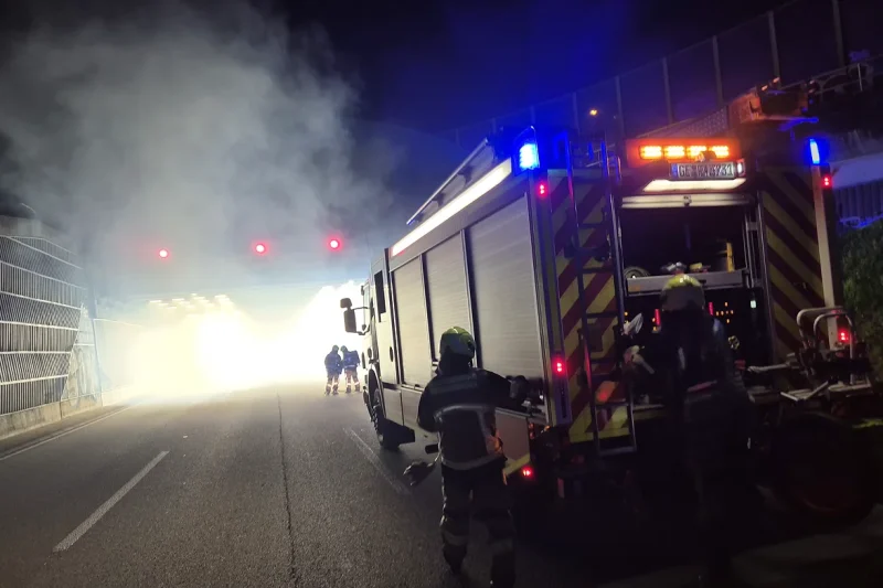 Katastrophe im Tunnel der A2: Brennende Autos, Rauch, Verletzte